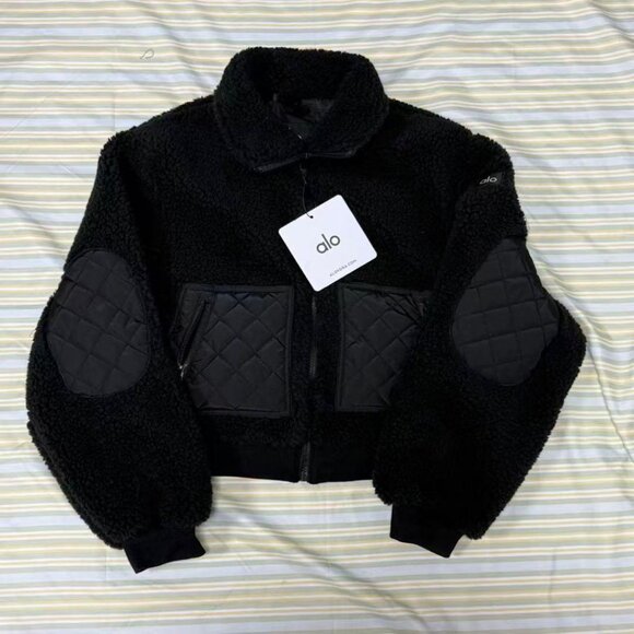 Alo Yoga Sherpa Edge Bomber Black - Picture 2 of 8